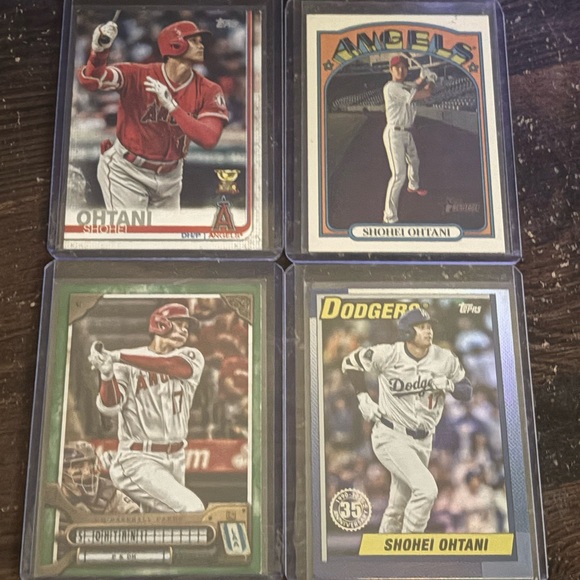 Topps Trading Cards - Red, White, Gold, Green - Picture 1 of 1